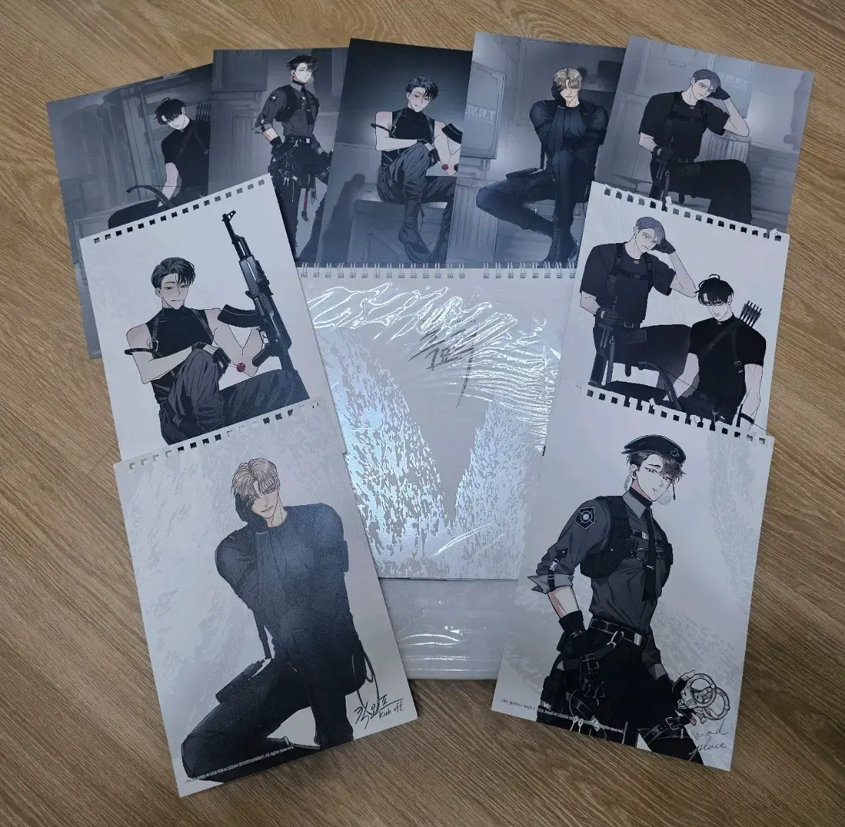 Black calendar+postcard+photocard/poster