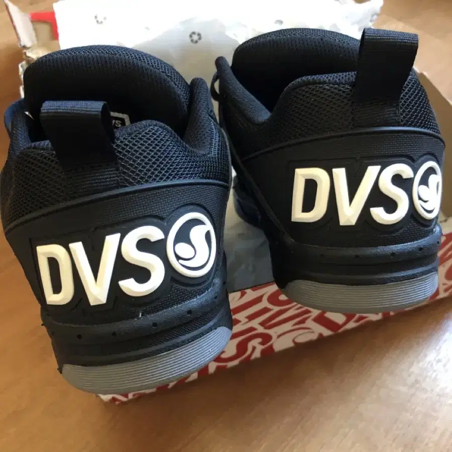 DVSshoes 270 운동화 스개이트보드