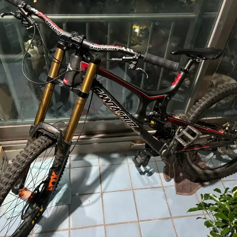 (급처)(묻따)산타크루즈V10 카본프레임 다운힐 MTB