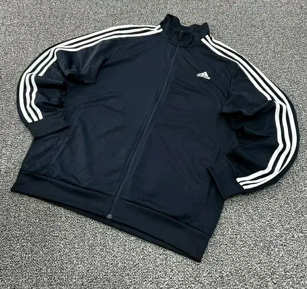 Adidas Triangle Logo Navy Jersey110