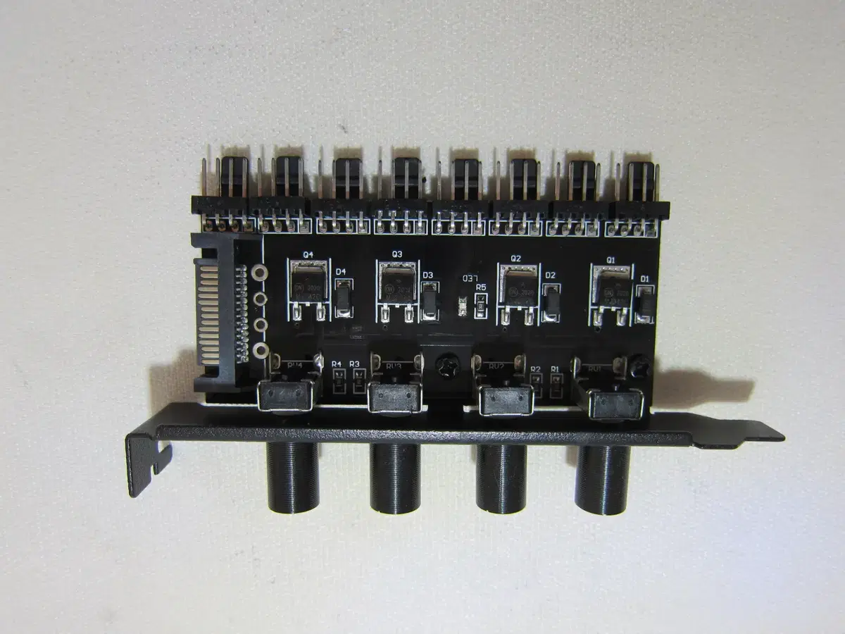 [팬허브] 속도 조절 4핀 PWM 팬 컨트롤러 (팬 8개 지원)
