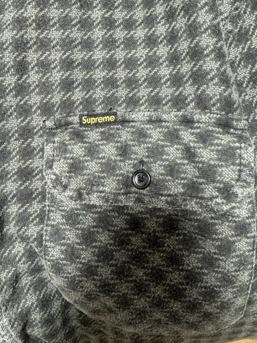 Supreme Houndstooth Flannel XL Hooded Shirt Black 22FW