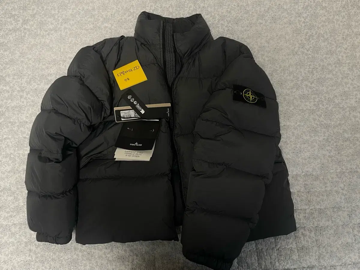 [M] 23FW Stone Island Crinkleclap Padding