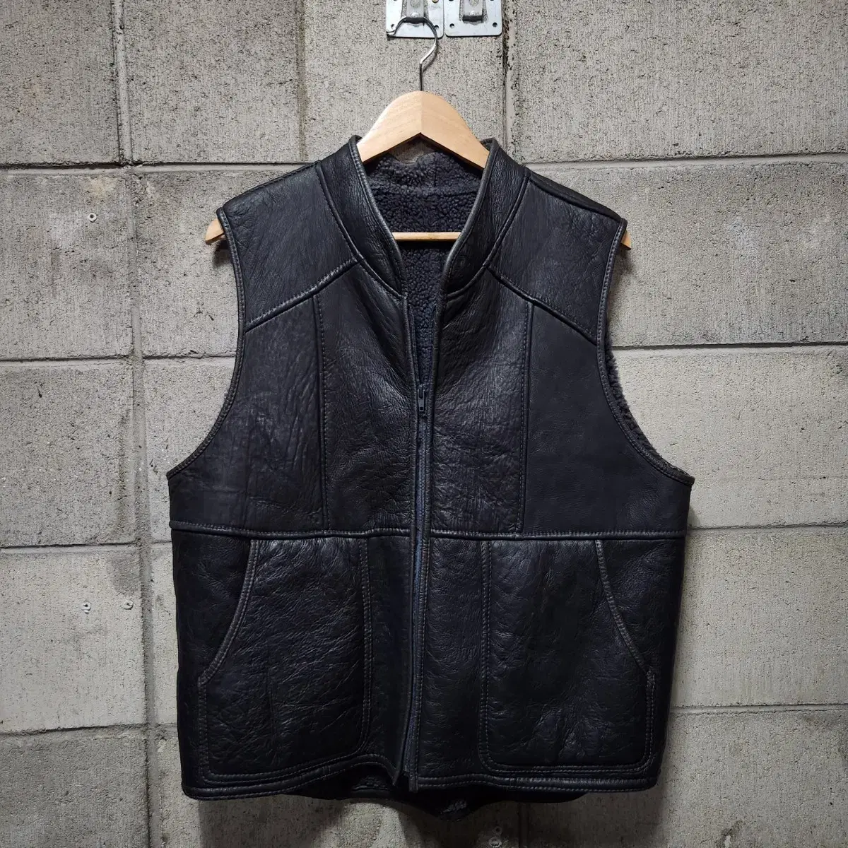 Australian Sheepskin Mustang Vest L