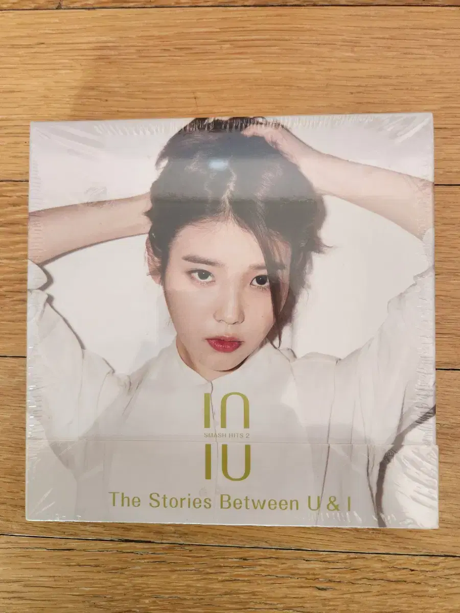 IU SMASH HITS 2 (Unsealed)