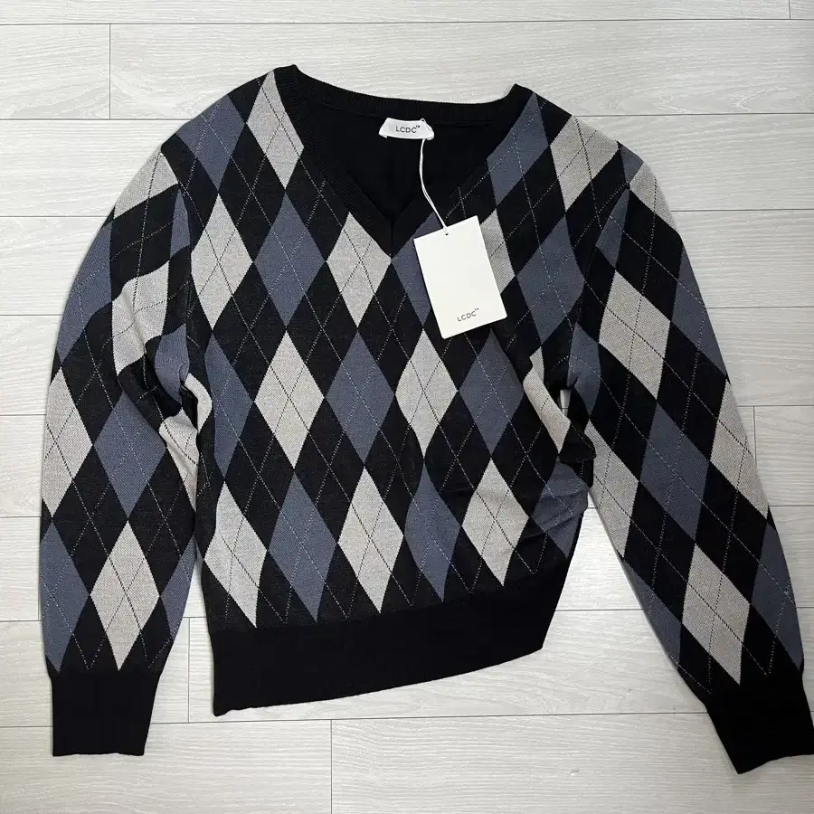 LCDC ARGYLE CHECK V-NECK KNIT TO(새상품)