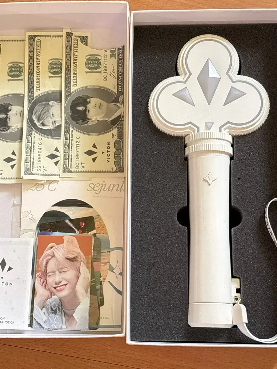 VICTION VICTON lightstick Vikki Bong Dollar Concert Merchandise MD