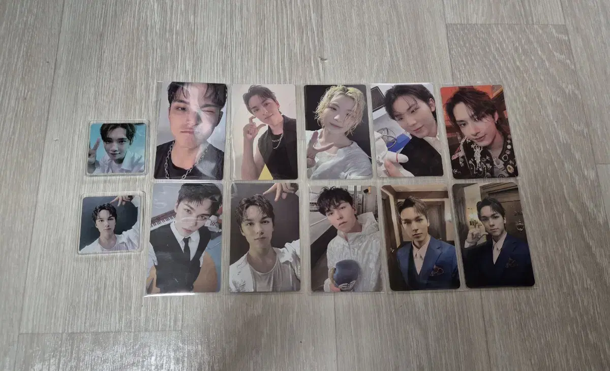 10 Seventeen photocards & 2 magnets