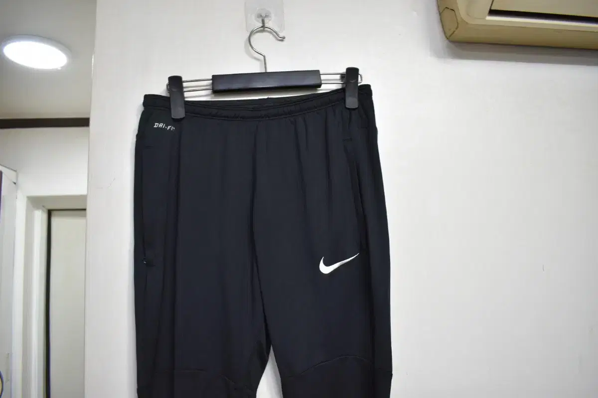 Nike sweatpants<<75>>