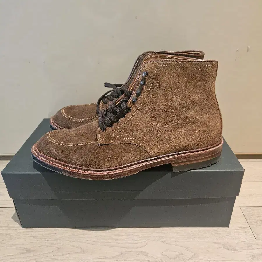 알든 4511HC Snuff Suede Plain Toe Boot