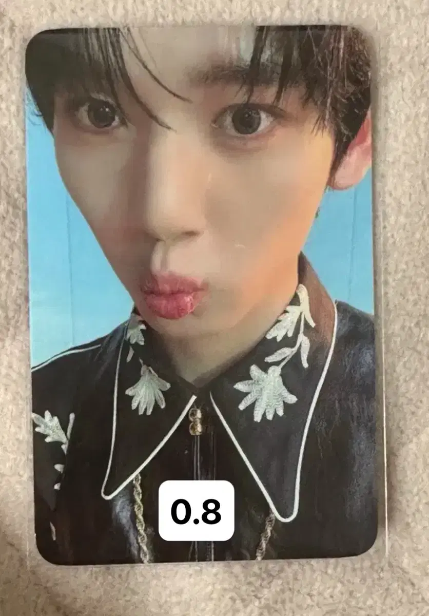 han yujin kiss photocard