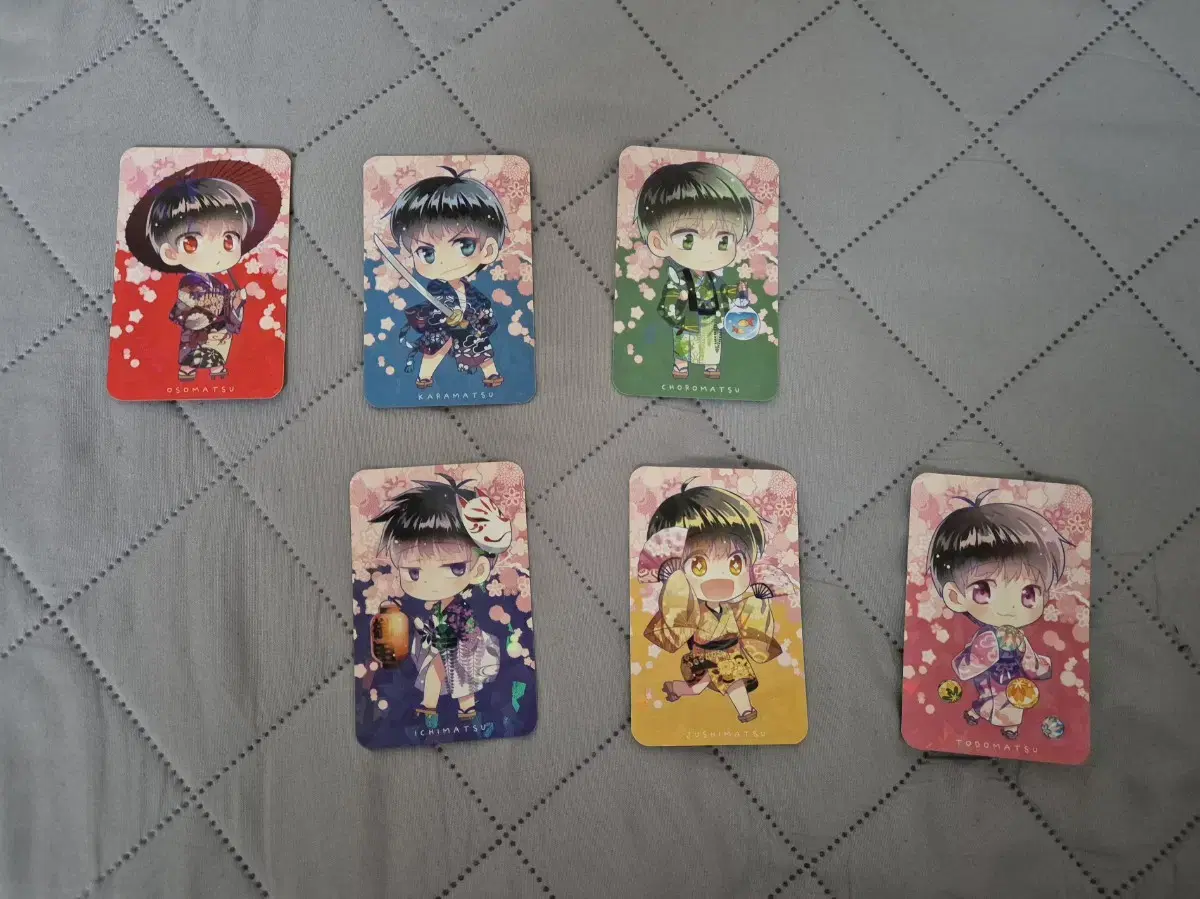 Osomatsu-san unofficial goods sells a set of photo cards.