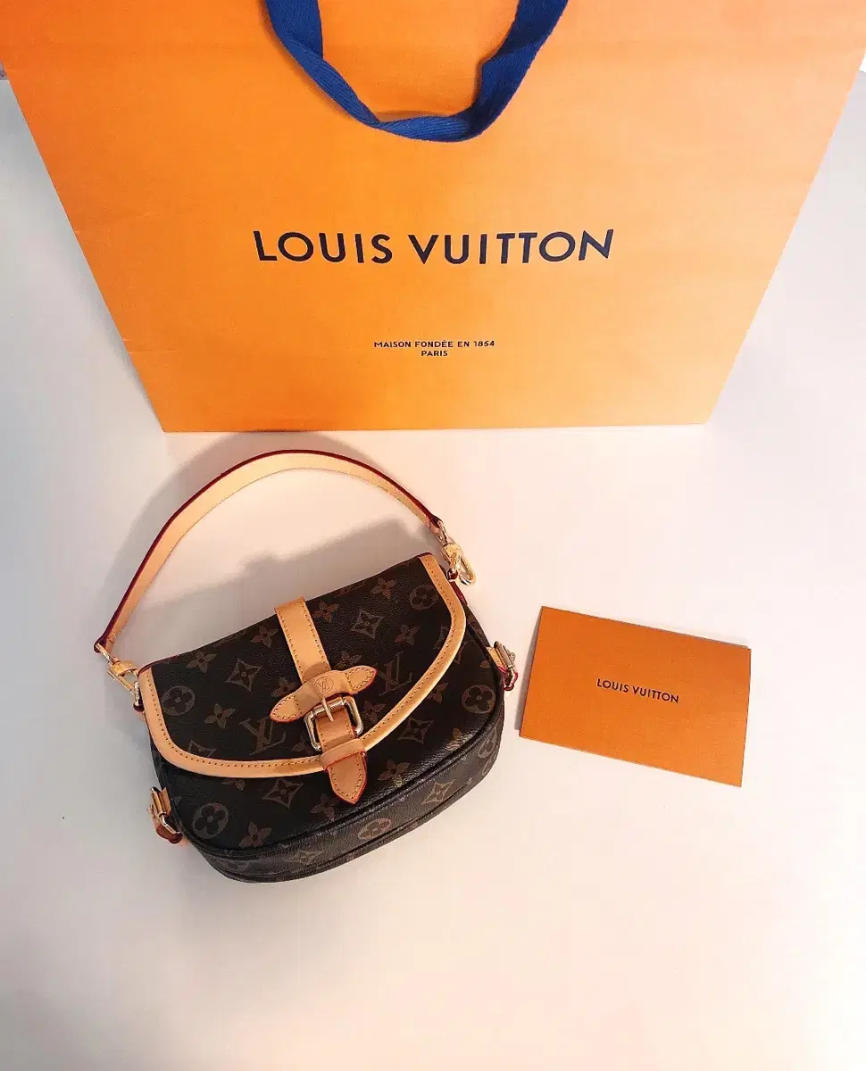 [급처!!! 새상품급] LOUIS VUITTON 루이비통 소뮈르 토트백