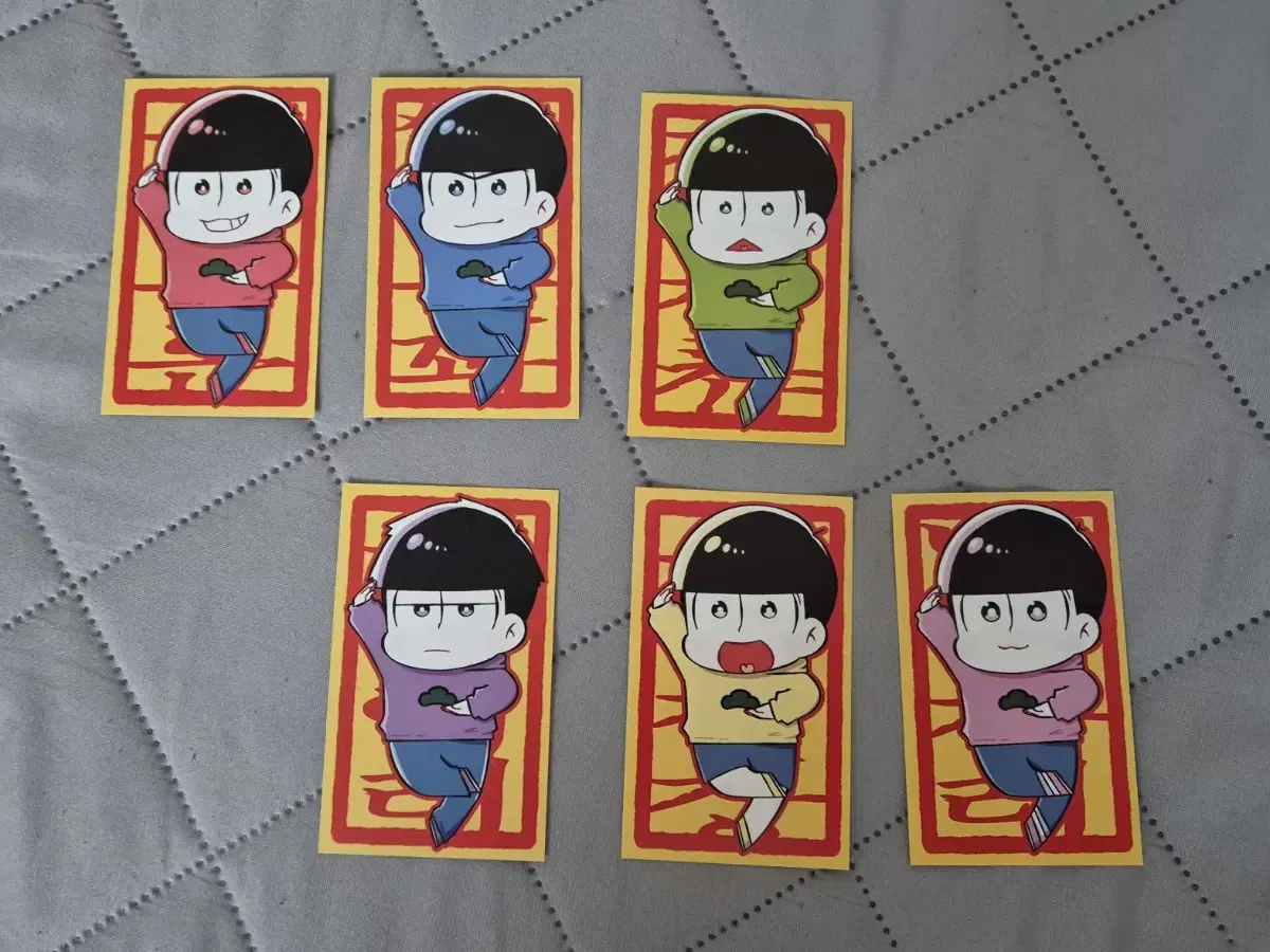 Osomatsu-san unofficial goods sells a set of photo cards.