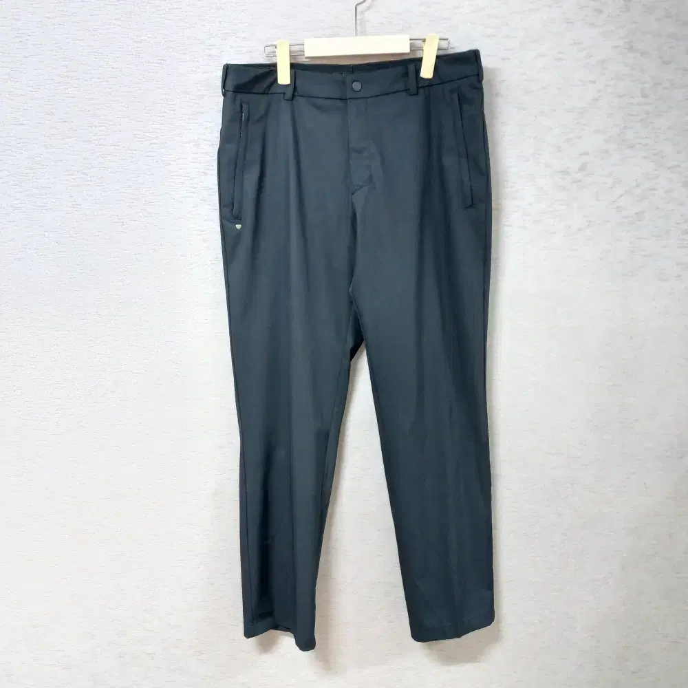 11-22/Diverse Fit Black Trousers Men