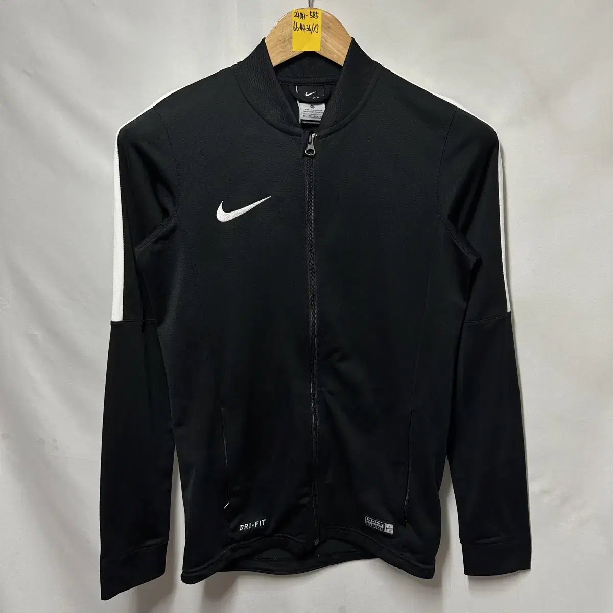 [authentic/xs] nike swoosh dry fit black zip-up/jersey