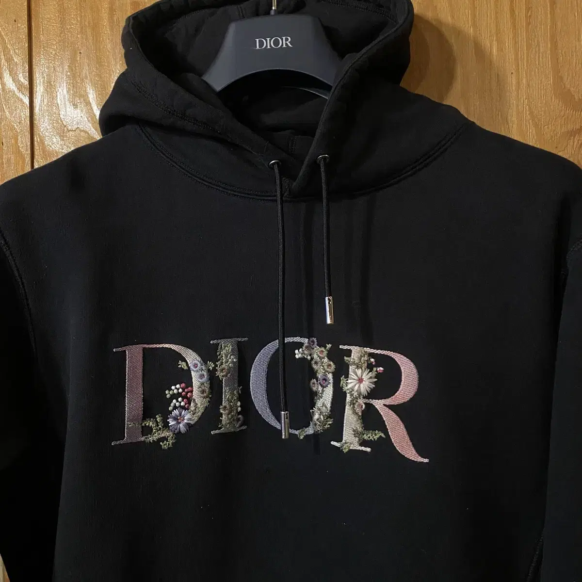 Dior flower embroidered black hoodie sell.