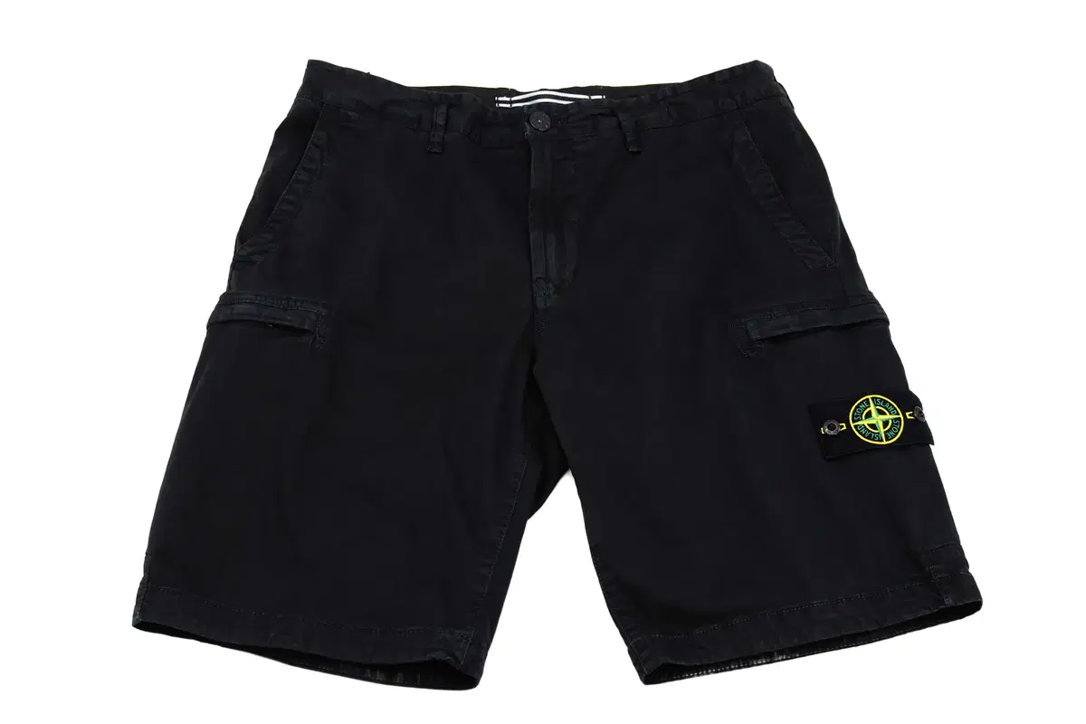 [착한중고명품부산점] Stone Island Wharfen Bermuda Cargo Shorts Black Condition A