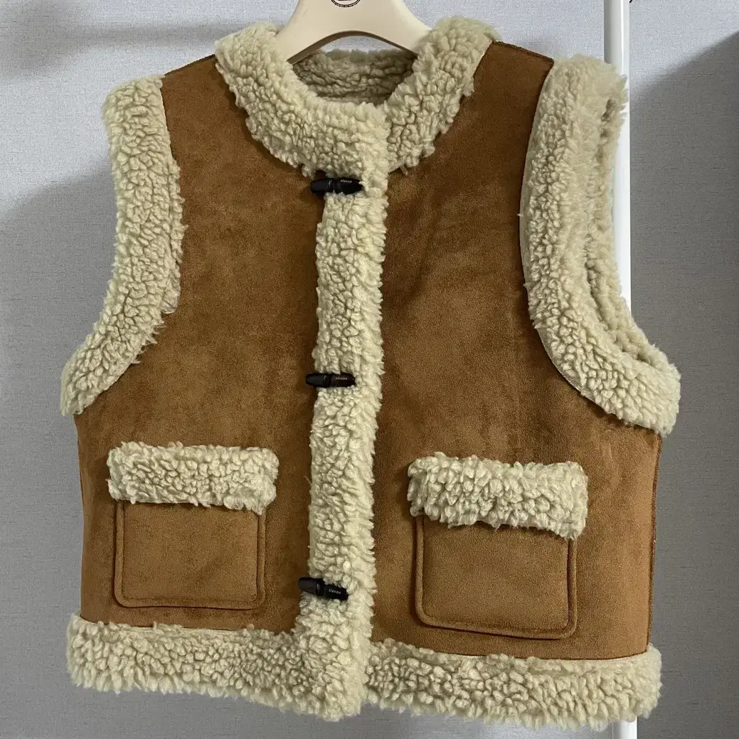 [미착용] 시엔느 Cambon shearing vest(무스탕 베스트)