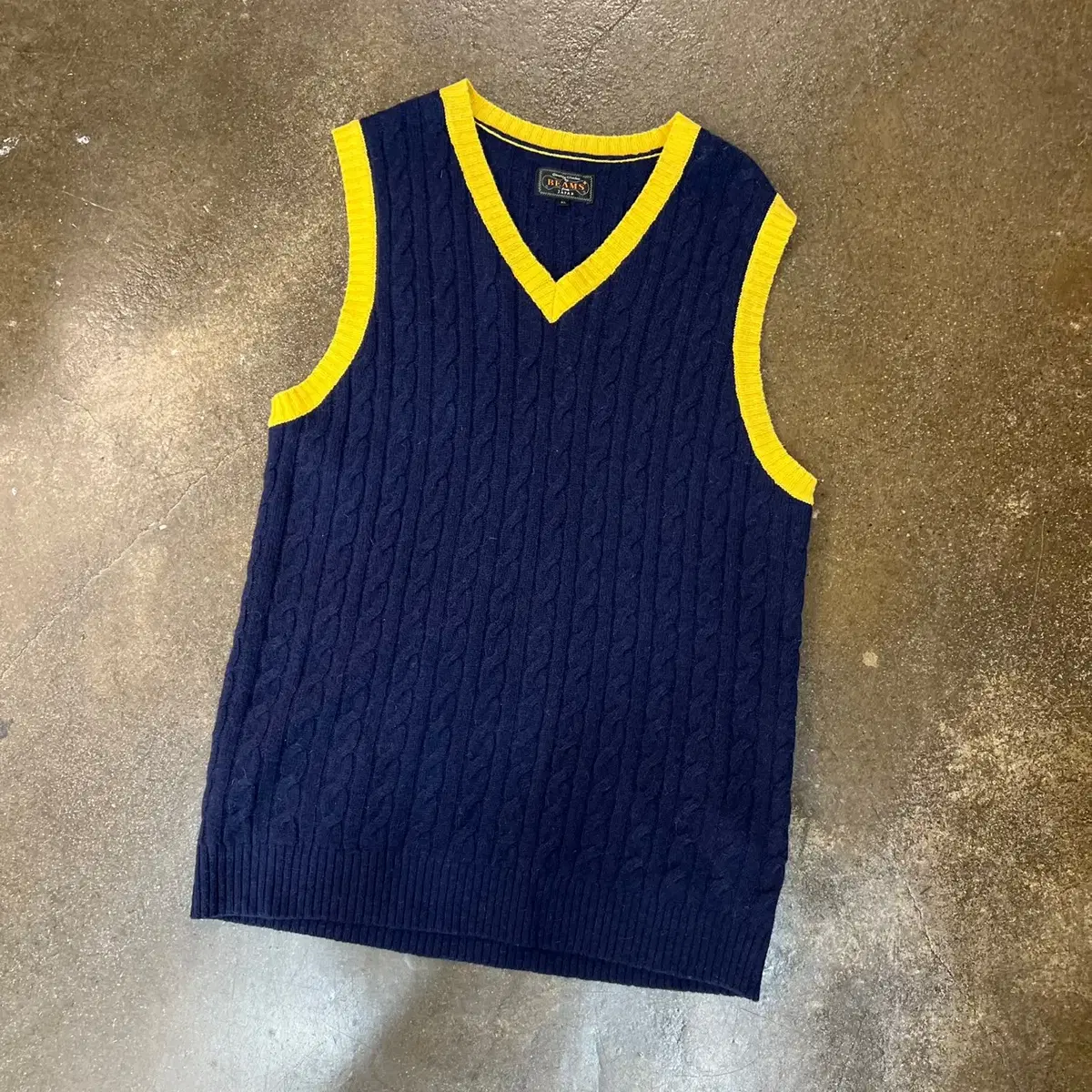 Beams plus knit vest bloo & yel