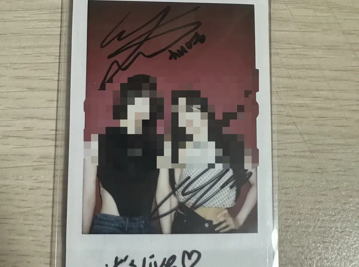 Lee Chaeyoung park jiwon Unit sign polaroid Fromis 9