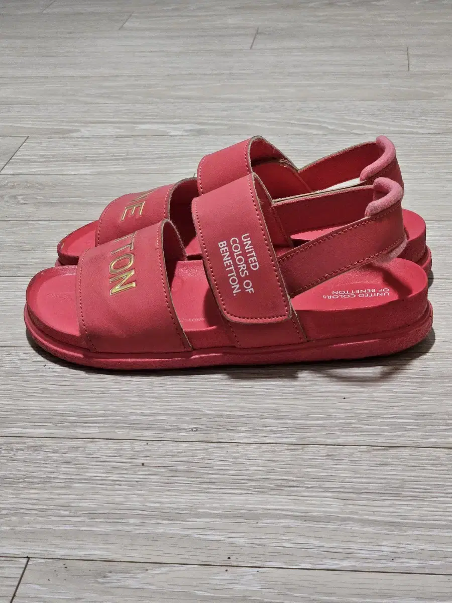 220 Benetton Colorpop Sandals