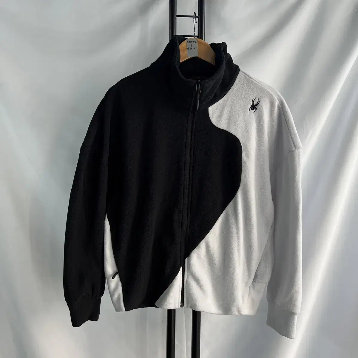 [Genuine/Women's S] Spider White Black Women's Hoodie