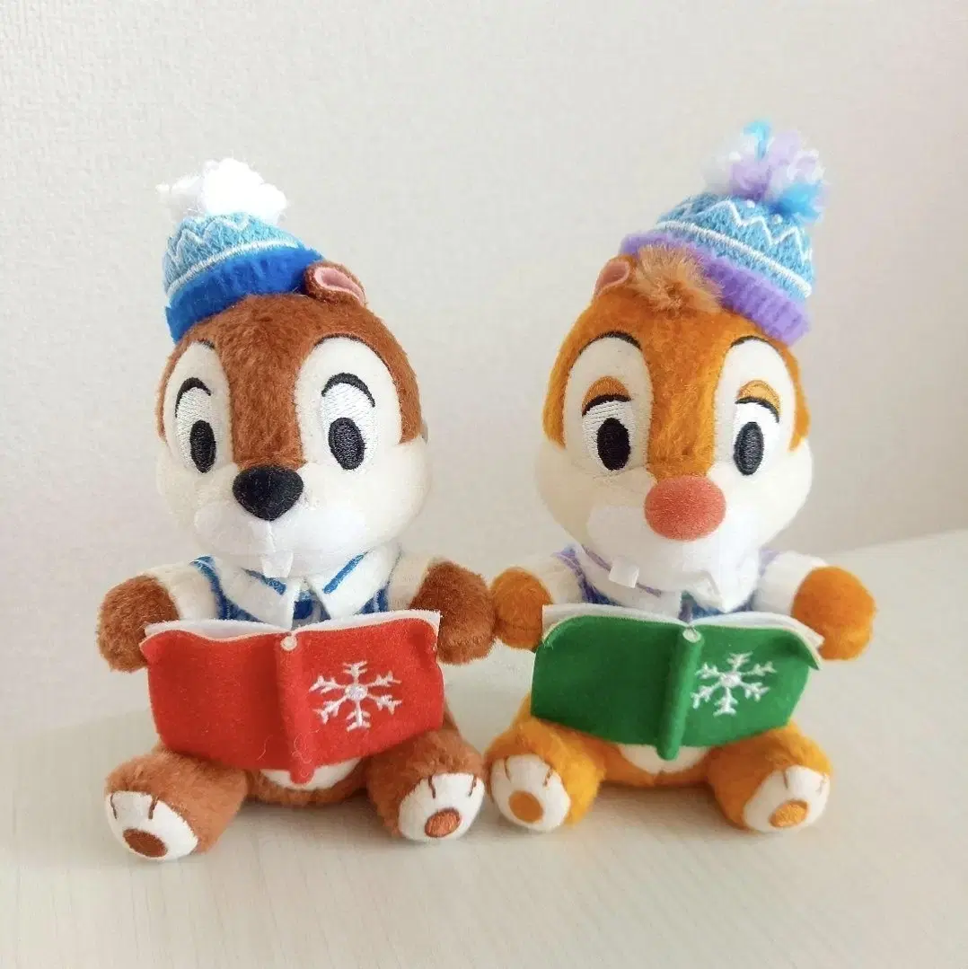 Tokyo Disney Chip n' Dale Christmas limited edition keyring