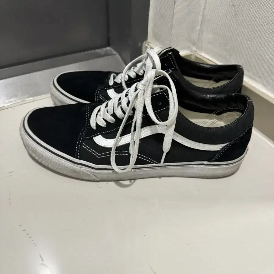 반스 VANS 올드스쿨 검/흰 270-275 (거의새것!)