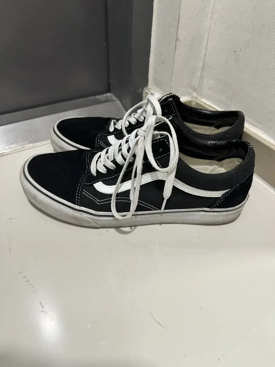 반스 VANS 올드스쿨 검/흰 270-275 (거의새것!)