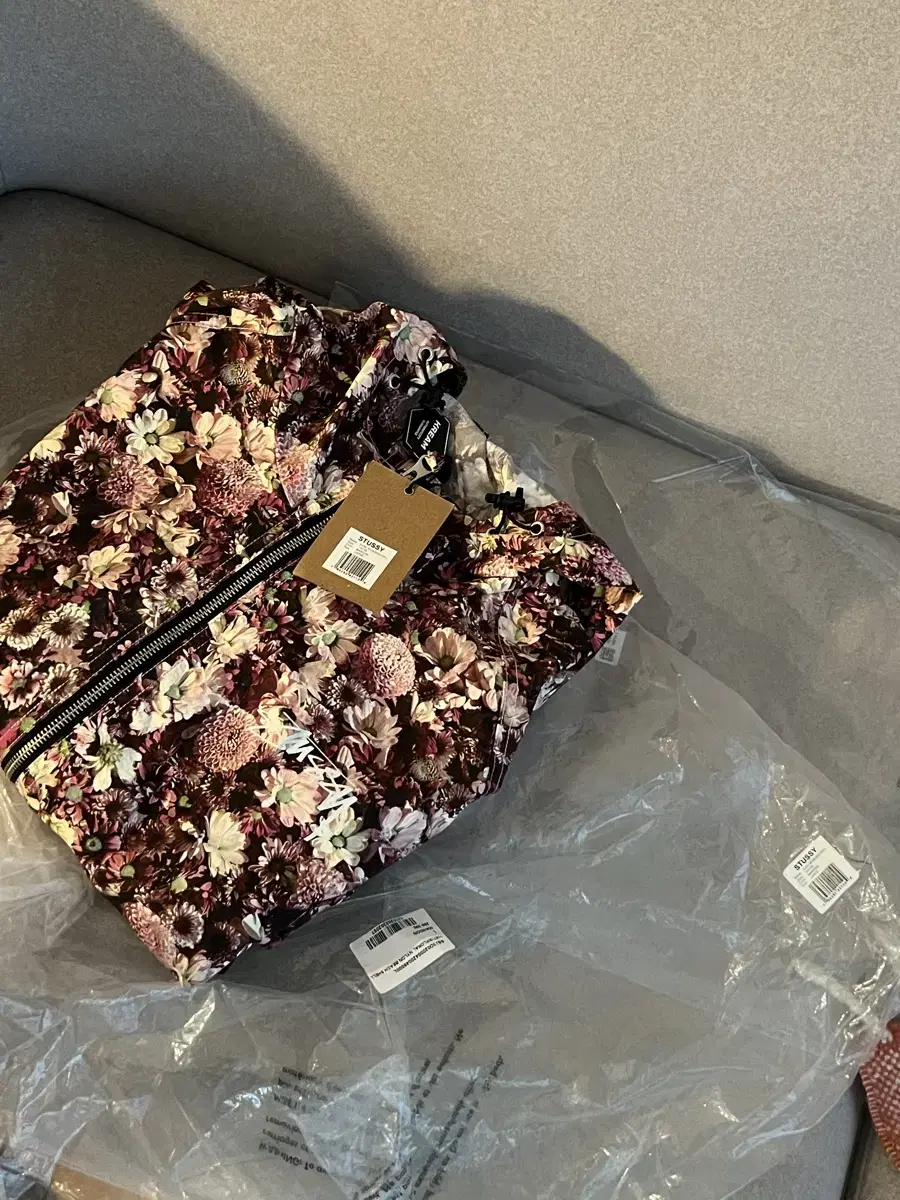 Stussy Beach Shell Flower Maroon Color L