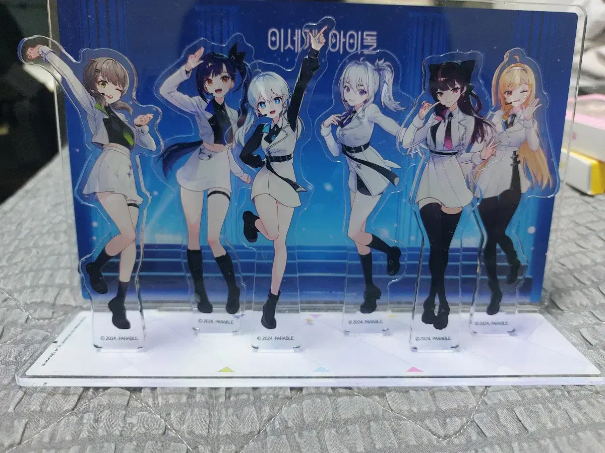 ISEGYE IDOL acrylic sells dioramas