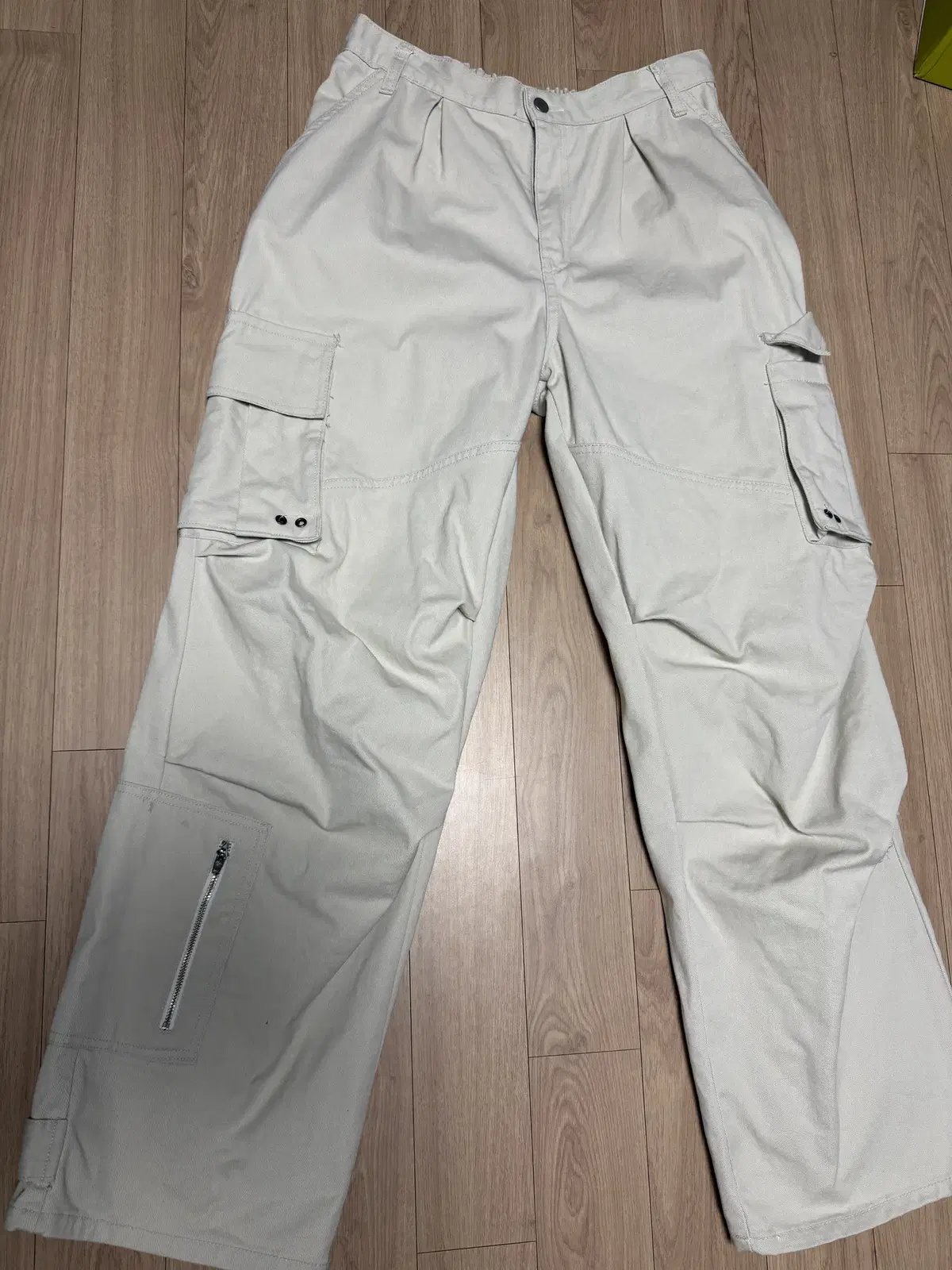 [L] Nonfloor Pragmatics Cargo Pants - Ivory [2 wears]