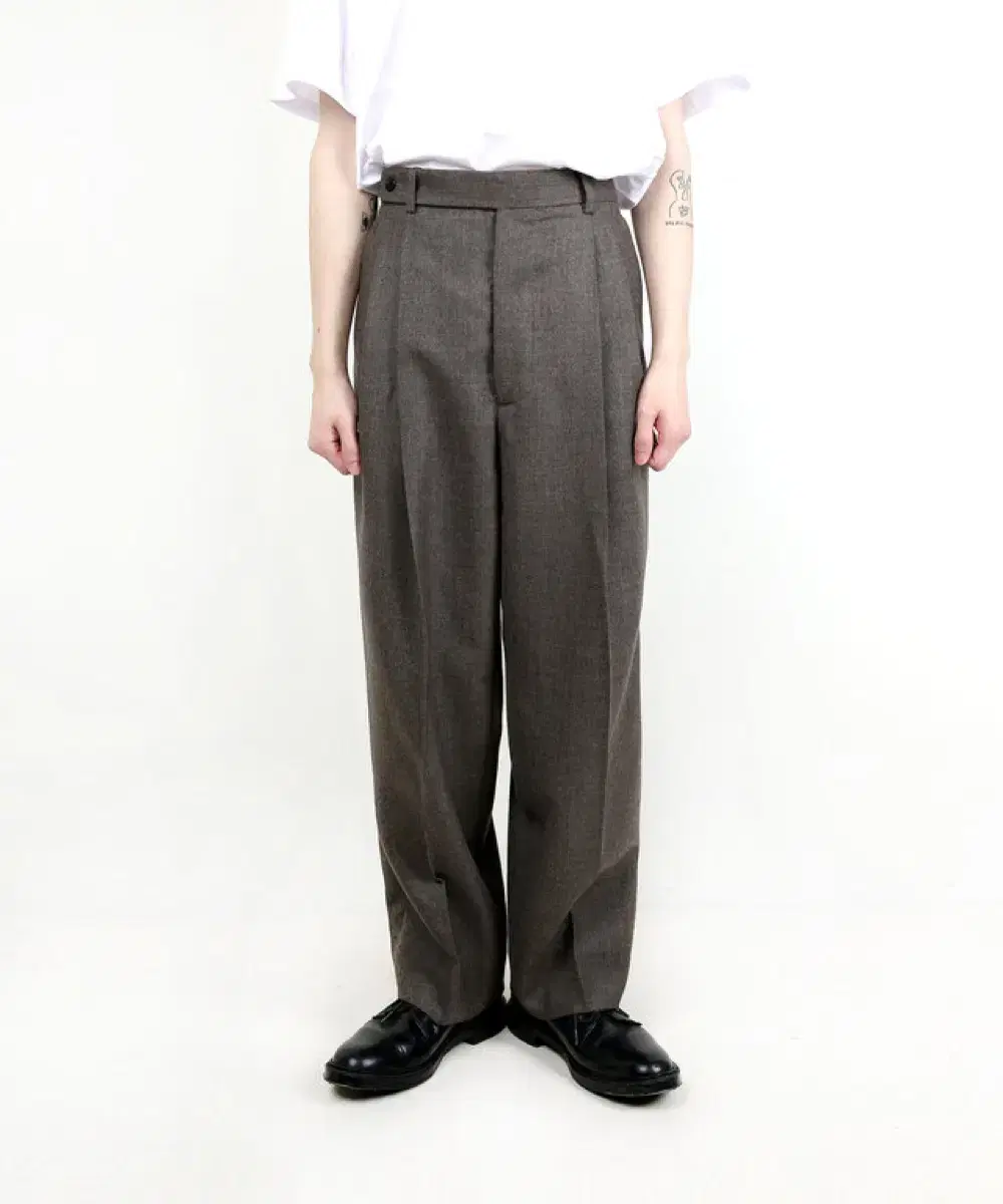 (S)Ears Against Go Two-Tuck Wide-leg Pants Melange Brown