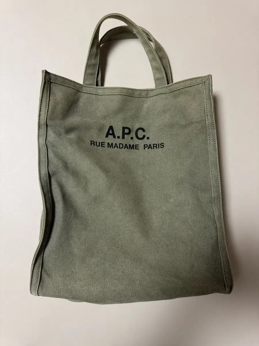 아페쎄 A.P.C RECUPERATION 토트백 카키색 판매합니다.