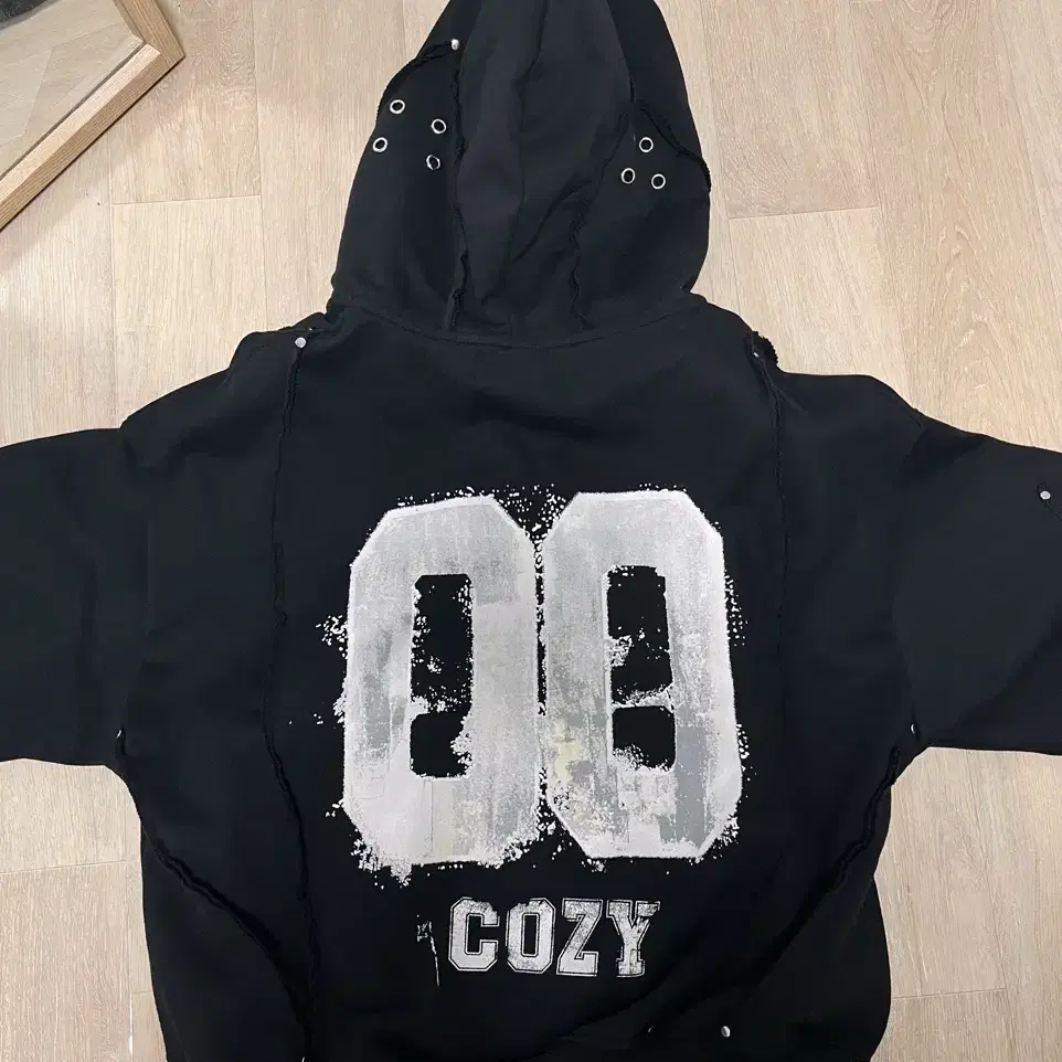 COZY BLACK CLUB HOOD ZlP