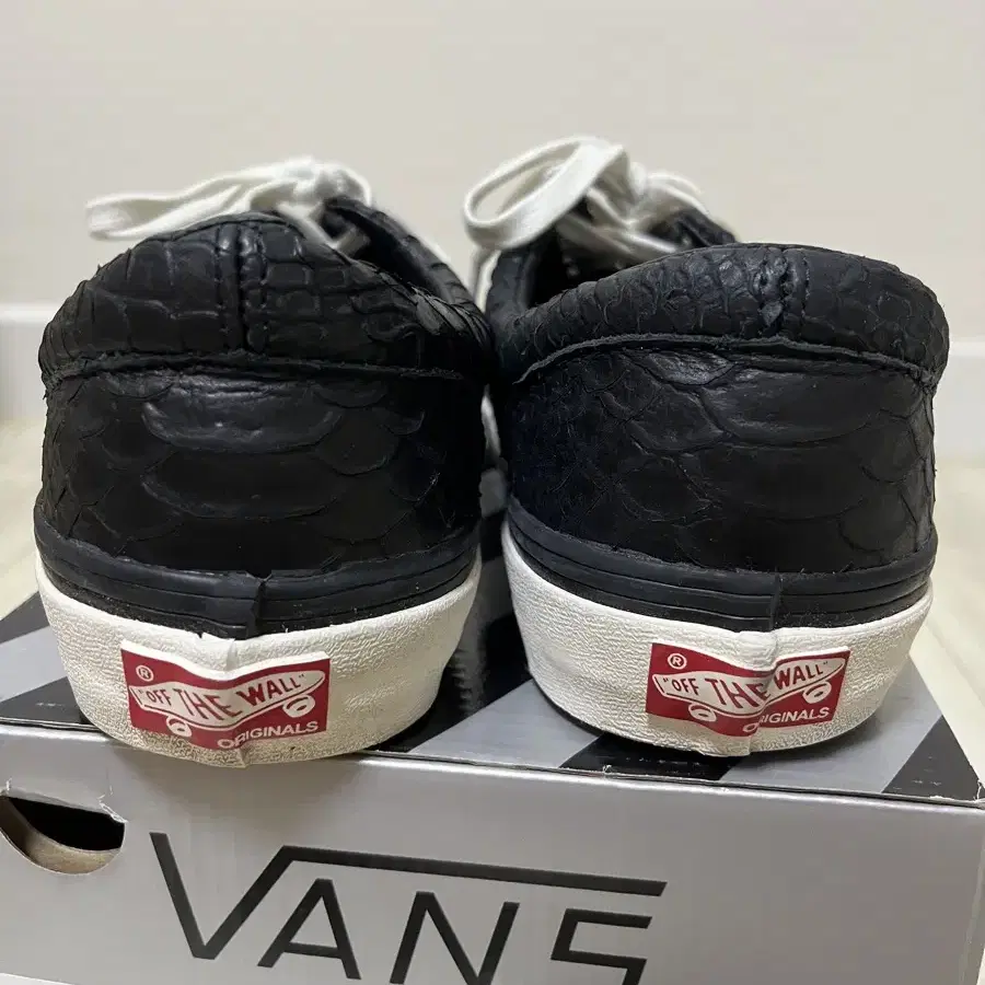 반스볼트x더블탭스 에라 아나콘다 블랙 US8 260 vans vault