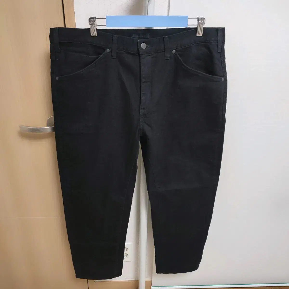 Uniqlo 39 inch men's black jin span jeans new condition denim pants