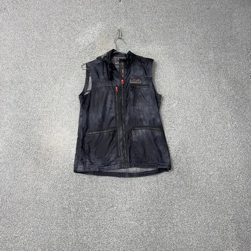 100% Black Yak Vintage Windbreaker Vest