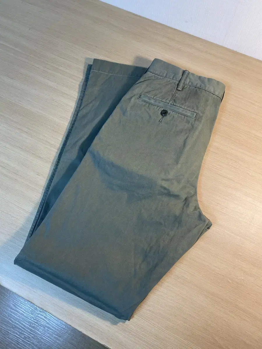 Uniqlo Regular Fit Chino Trousers Olive 30