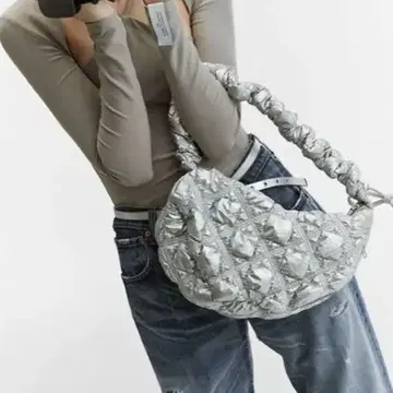 CARLYN 코지 글레이즈 숄더백 실버