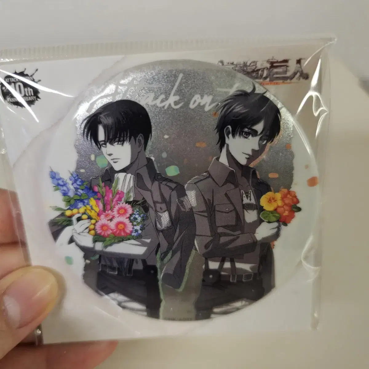 Jin'sGiant Flowers, Levi and Ren Couple Can Badge