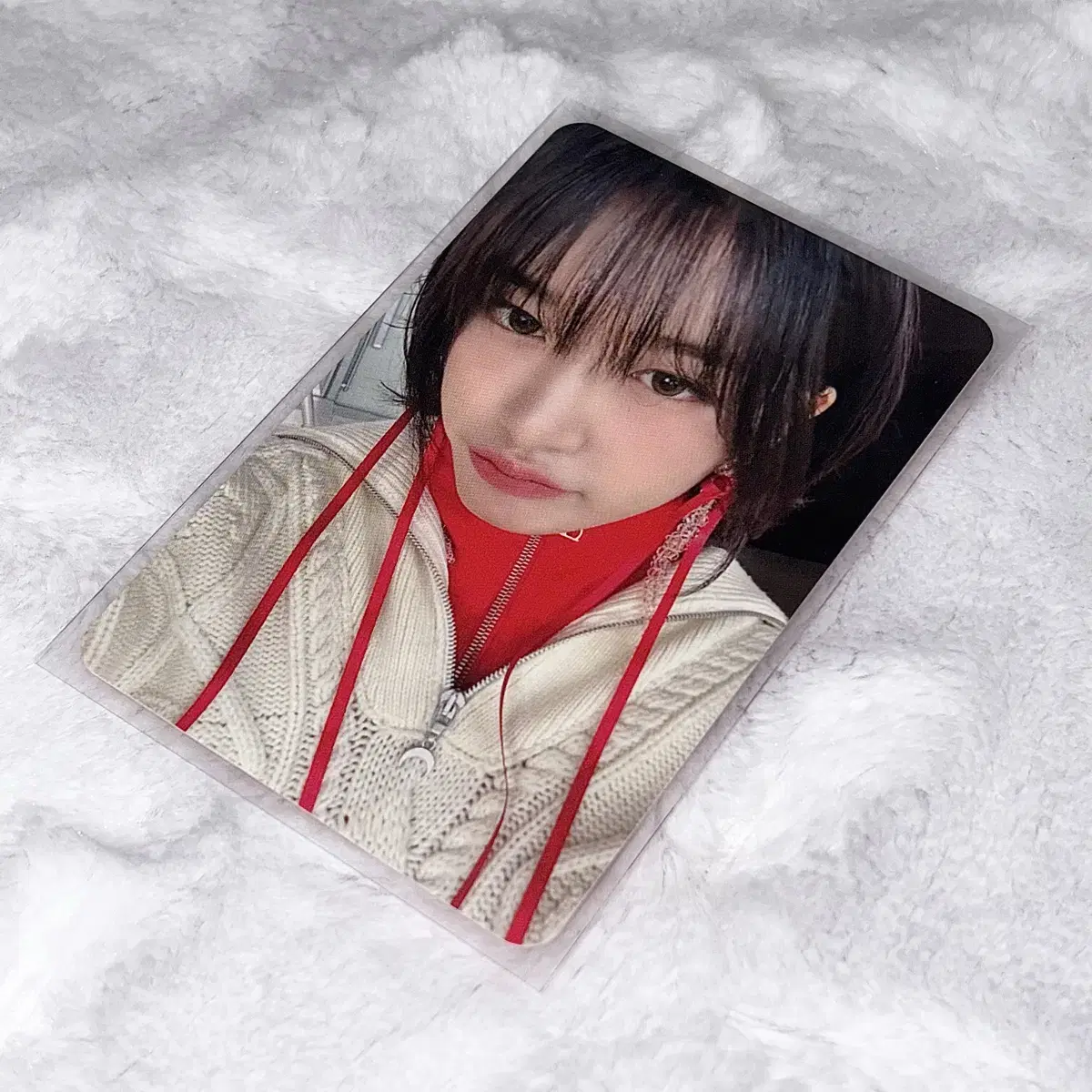 I ive yujin mind off the record album photocards to sell !