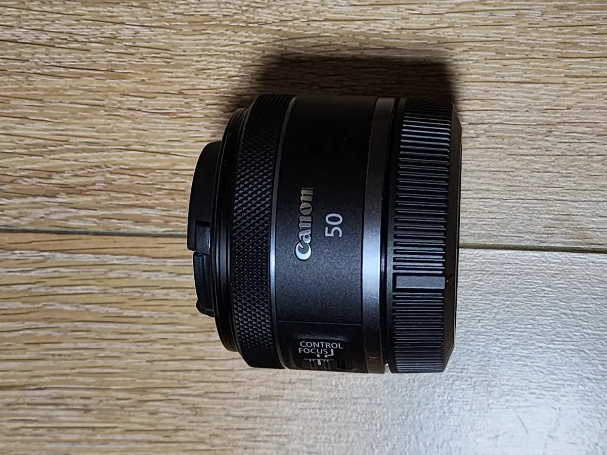 캐논 RF50mm F1.8 STM