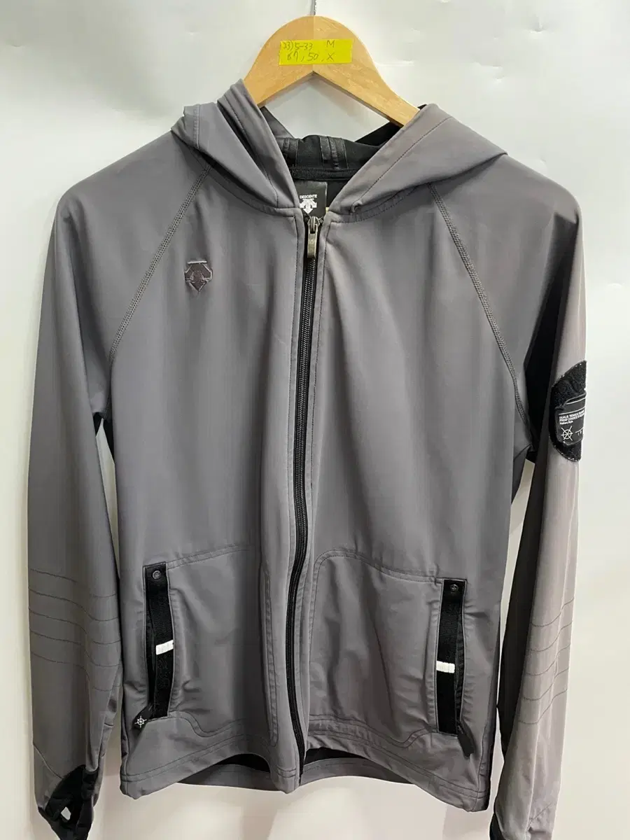 [Genuine M] Descent Grey Training Hoodie Zip Up