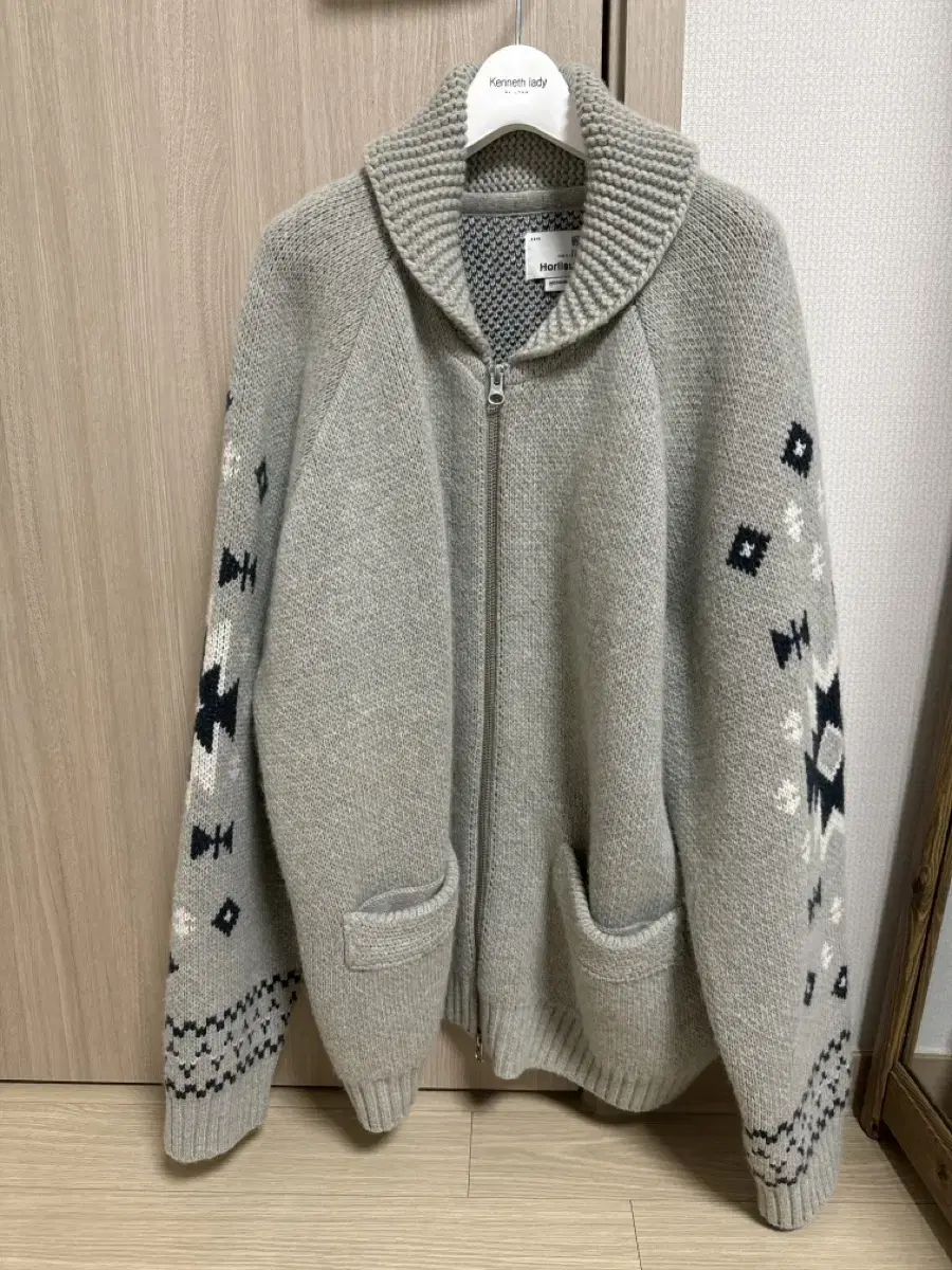 Hollisun Cowichan cardigan size M