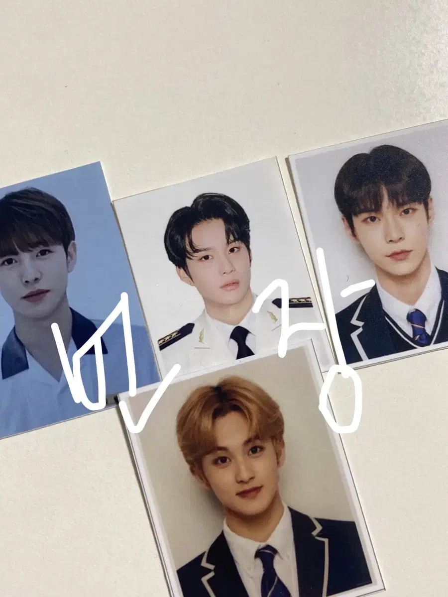 Renjun jungwoo doyoung mark 증사