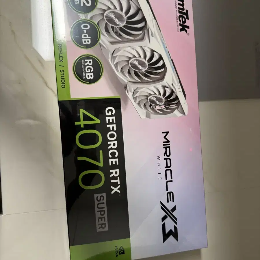 미개봉 rtx 4070super 화이트 팝니다