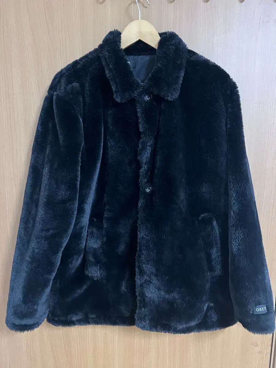 Obey vacant jacket faux fur black L Obey