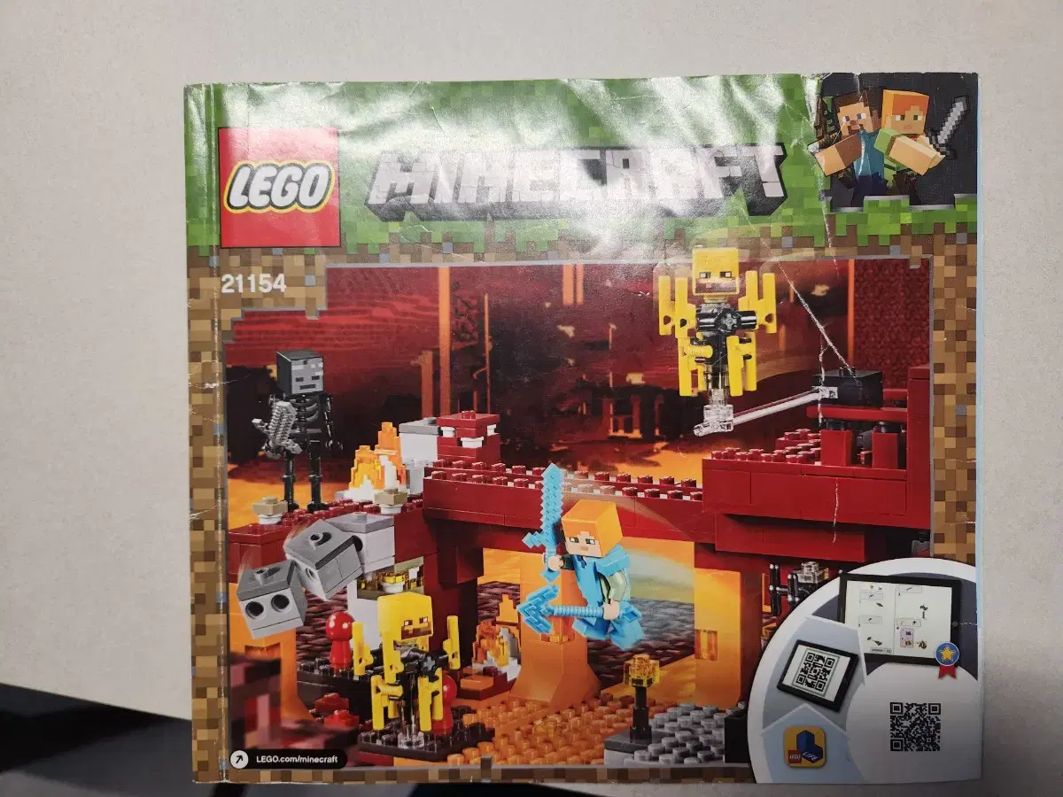 LEGO Minecraft 21154 for sale.